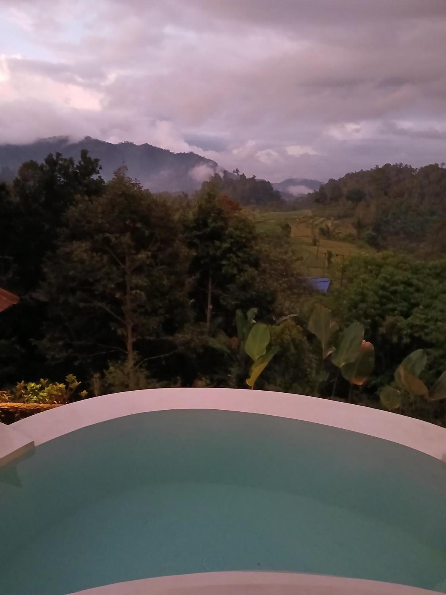 Danaswari Bali Bamboo House Villa Selat Exterior foto